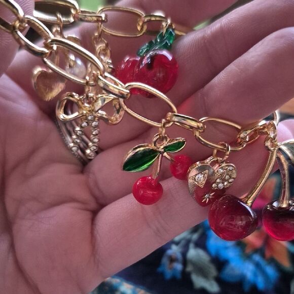 💲1️⃣0️⃣ Bundled ✔️Sweet Multi Charm Red Cherry Heart Bracelet Fun Gift - Picture 10 of 13